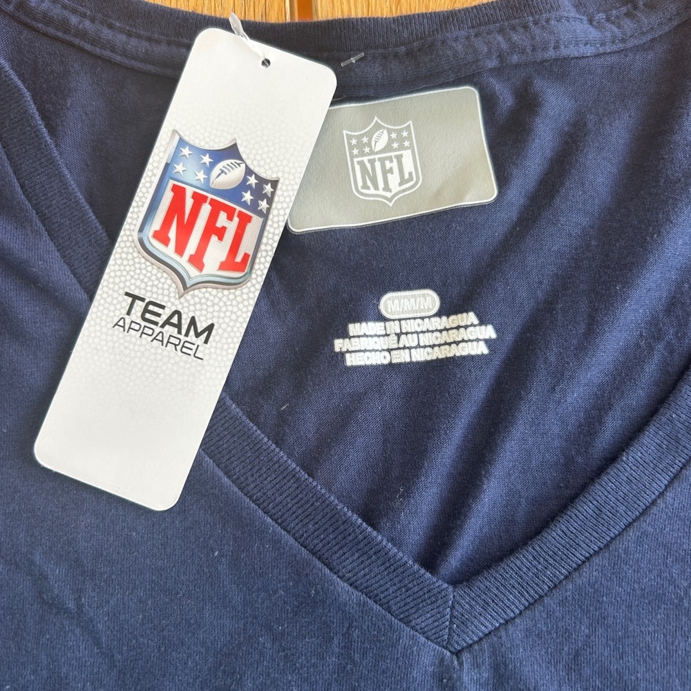 Seahawks Women Med Seattle Team Apparel Dark Blue V-Neck Tee Hawks NWT NFL - Picture 2 of 5